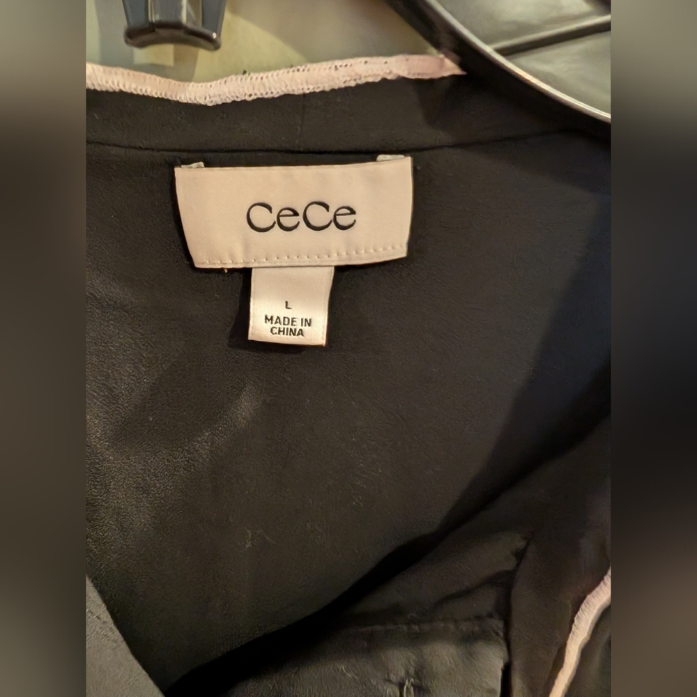 CeCe Contrast Trim Ruffle Shirt - Picture 4 of 5